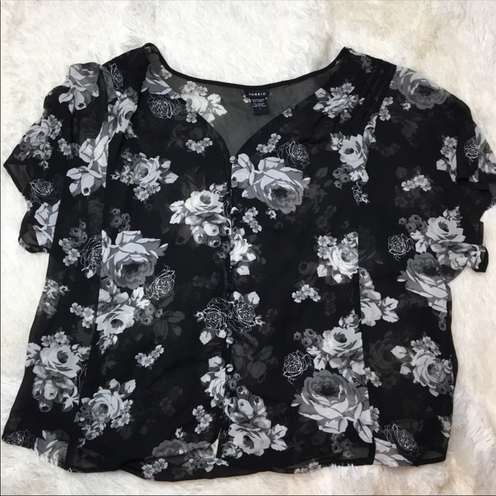 💕💕 Torrid Button Down Floral Top 💕💕